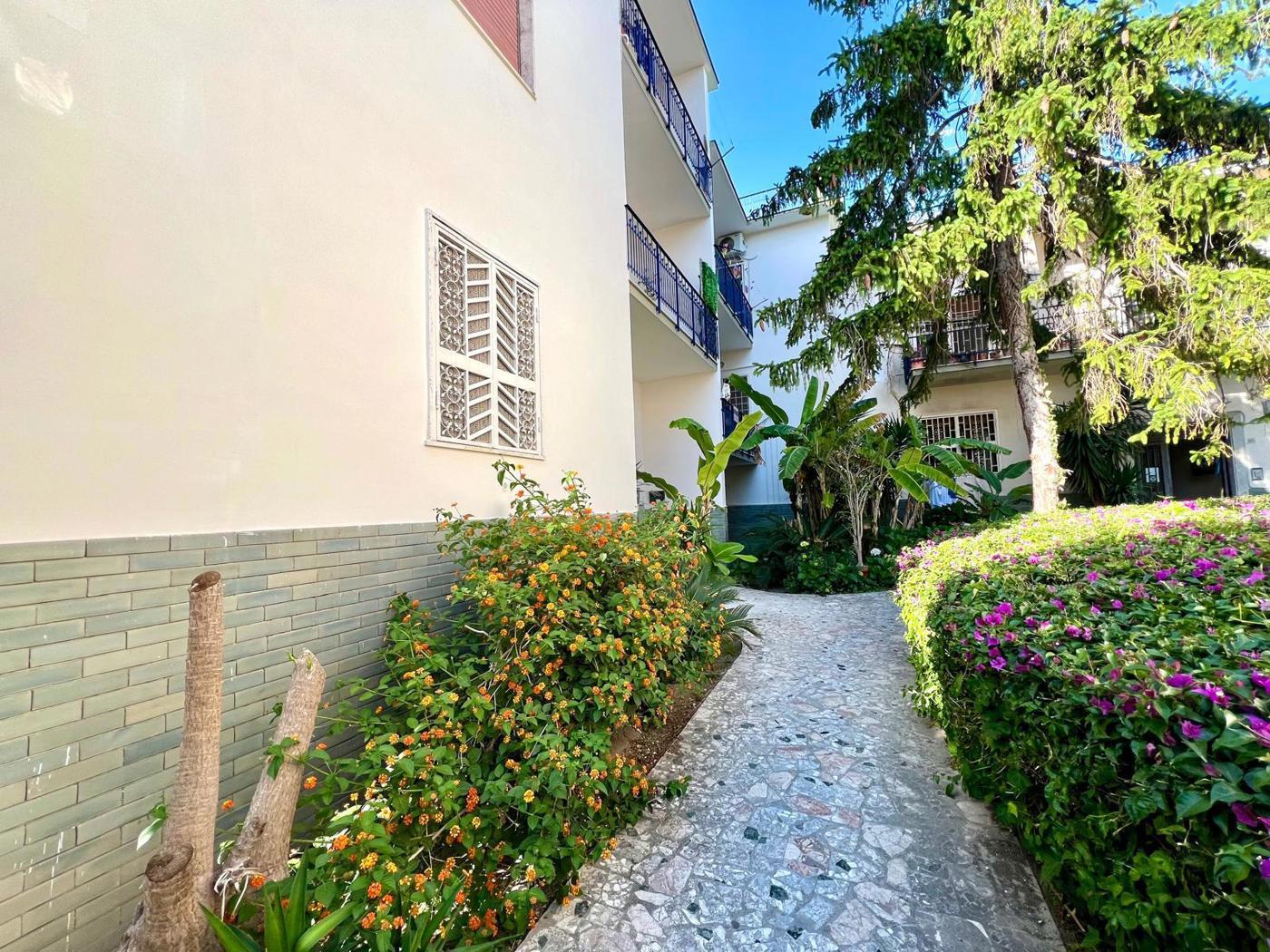 Bilocale con box a Pozzuoli