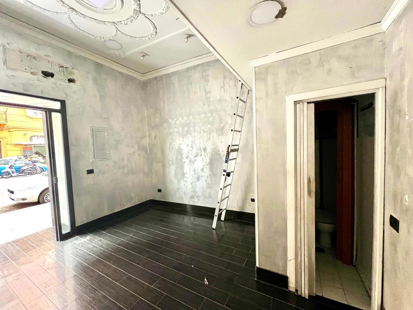 Negozio in affitto a Napoli