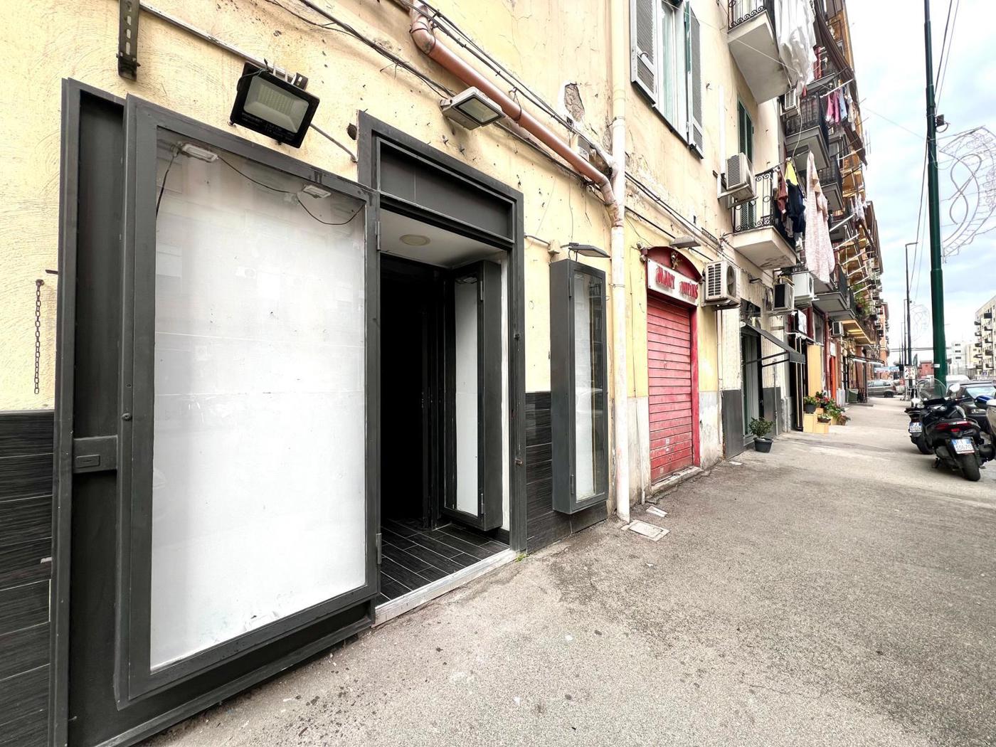 Negozio in affitto a Napoli