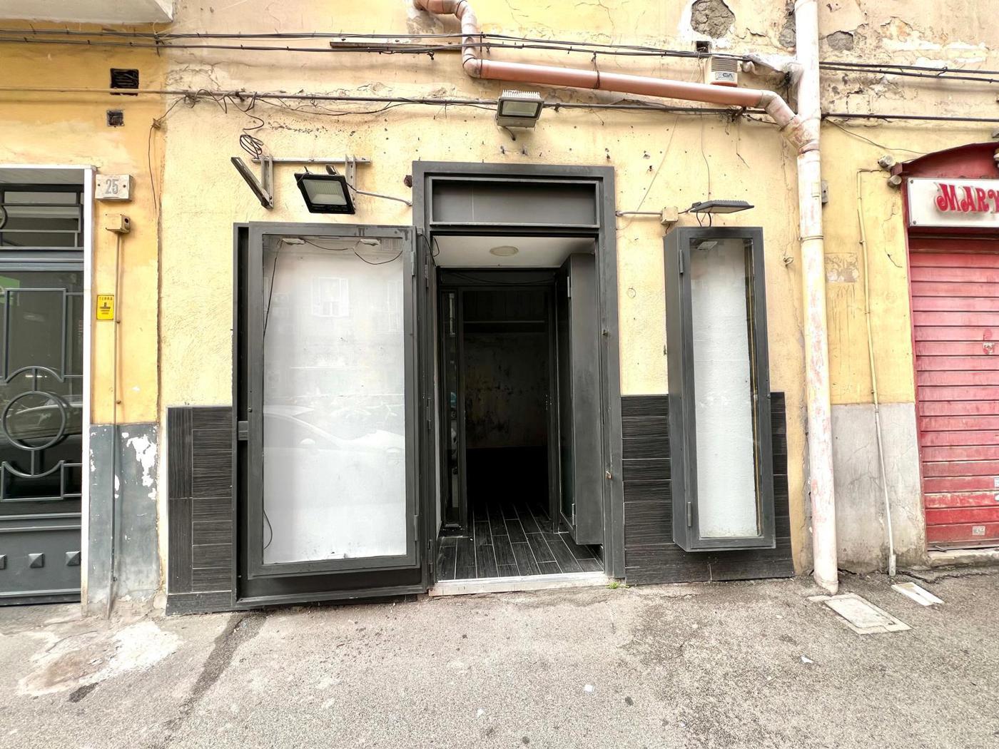 Negozio in affitto a Napoli