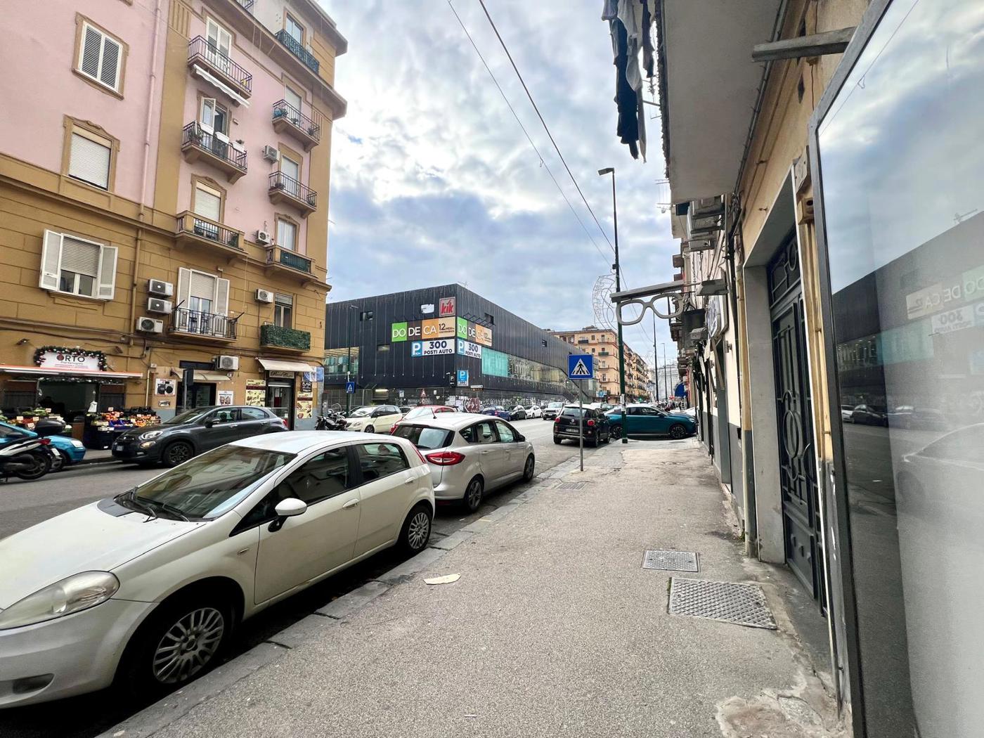 Negozio in affitto a Napoli