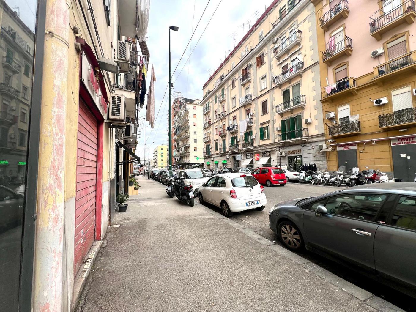 Negozio in affitto a Napoli