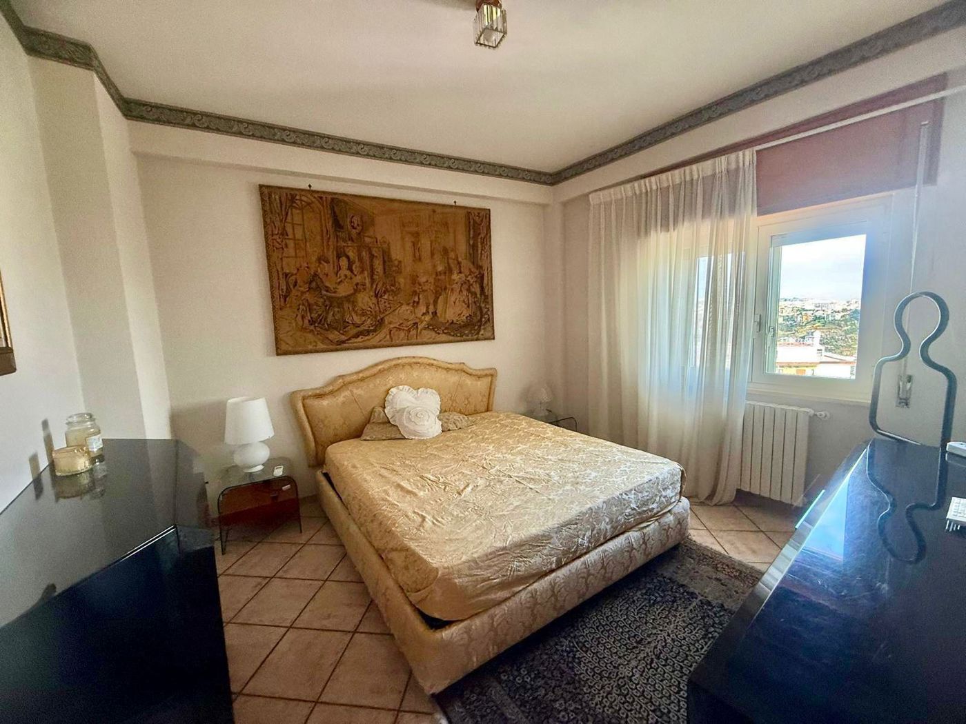 Trilocale arredato in affitto a Napoli