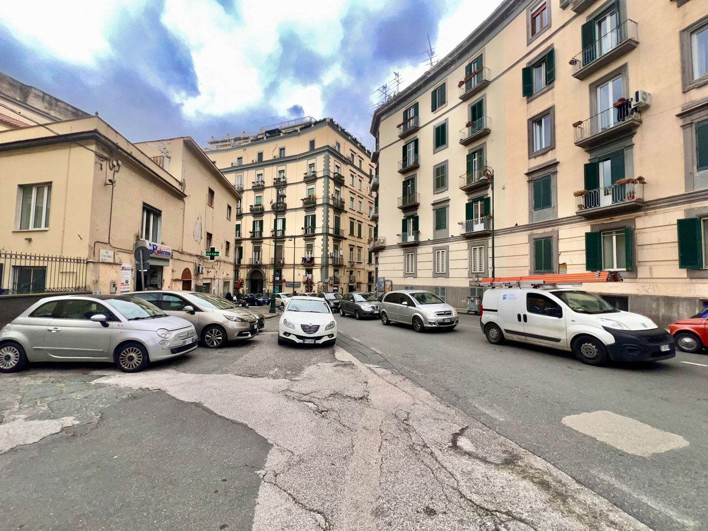 Negozio in affitto a Napoli