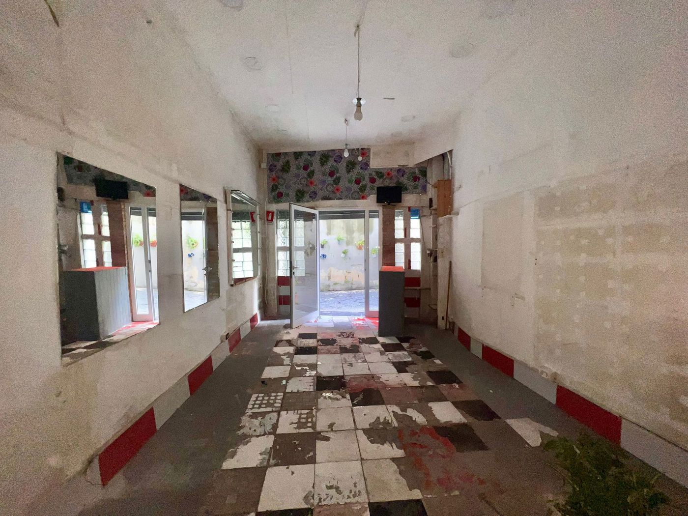 Negozio in affitto a Napoli