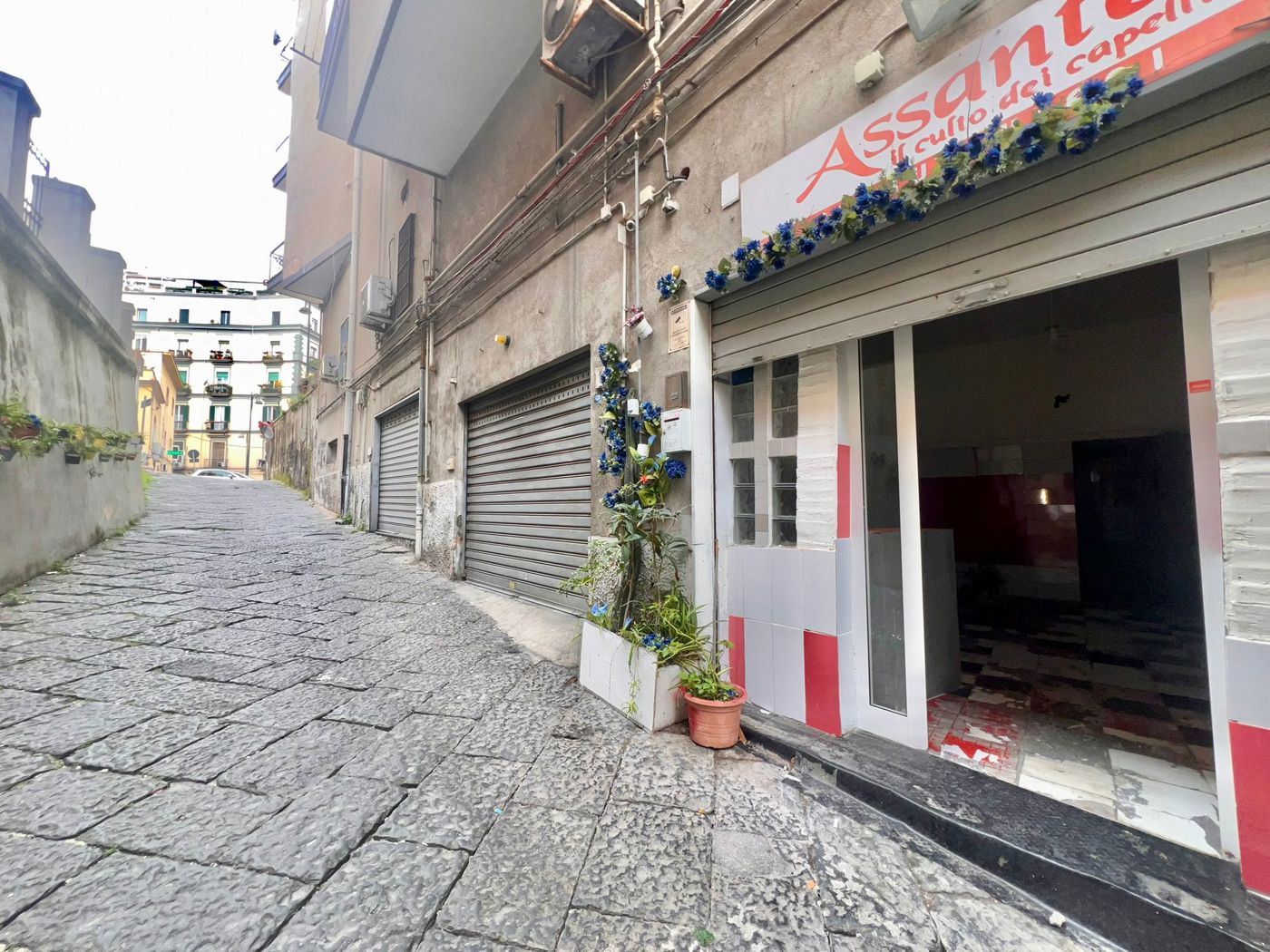 Negozio in affitto a Napoli