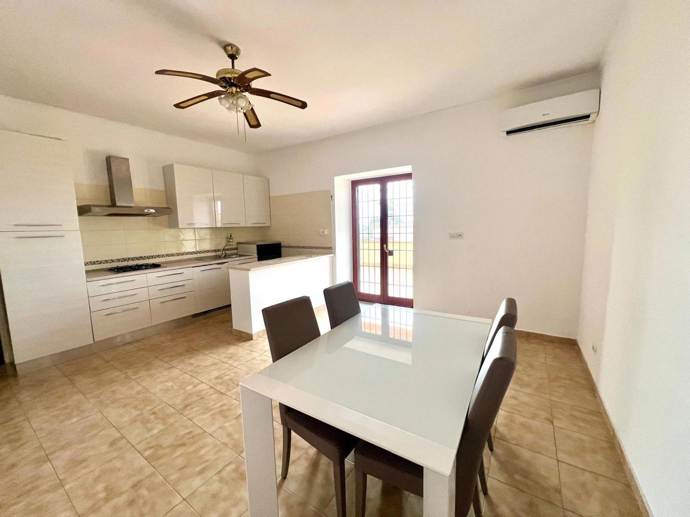 Trilocale arredato in affitto a Pozzuoli