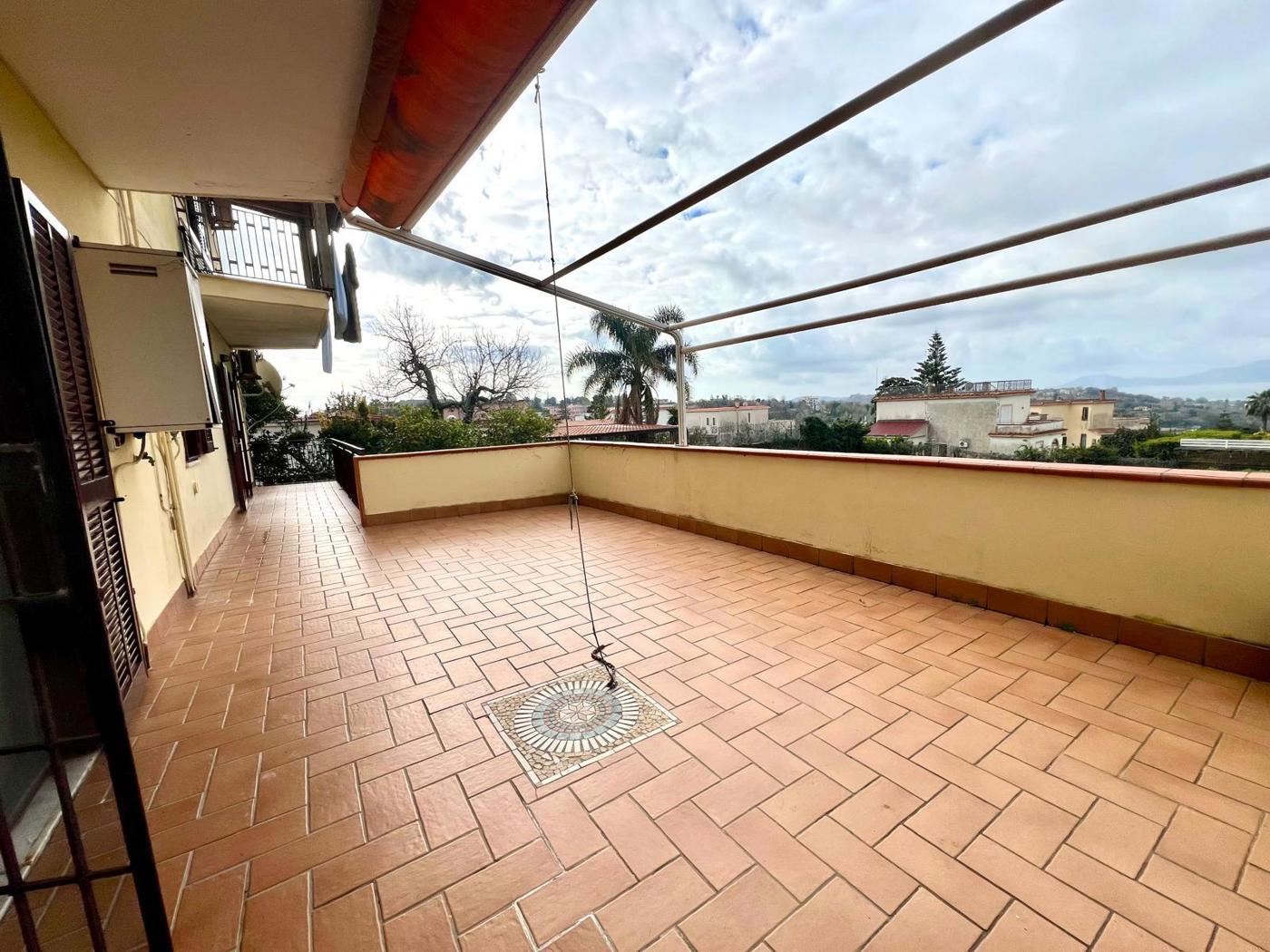 Trilocale arredato in affitto a Pozzuoli