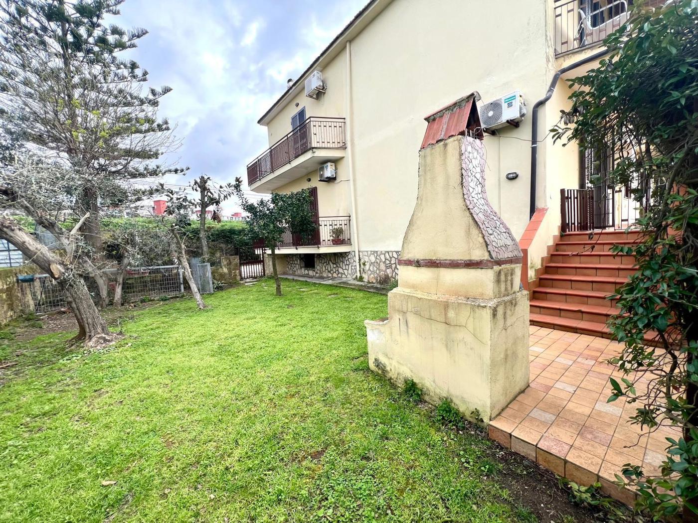 Trilocale arredato in affitto a Pozzuoli