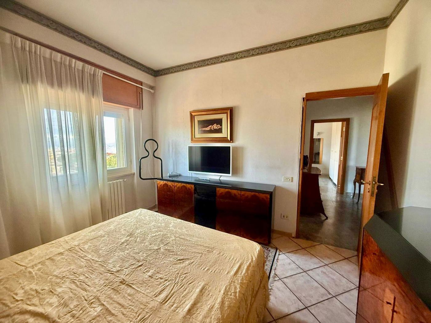 Trilocale arredato in affitto a Napoli