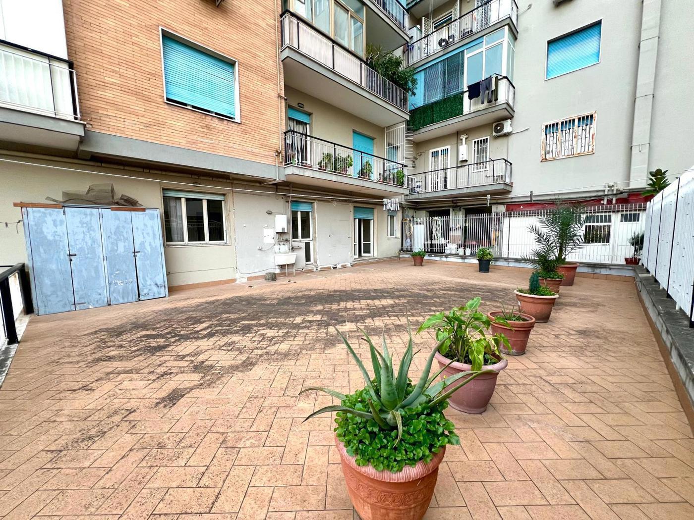 Quadrilocale da ristrutturare a Napoli