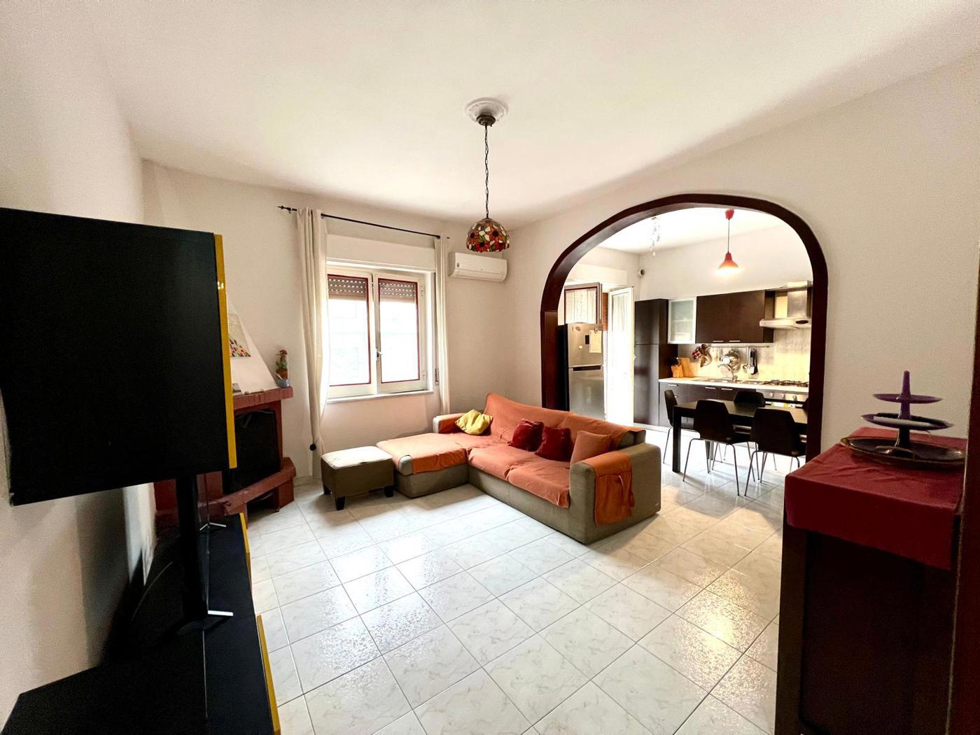 Quadrilocale arredato in affitto a Pozzuoli