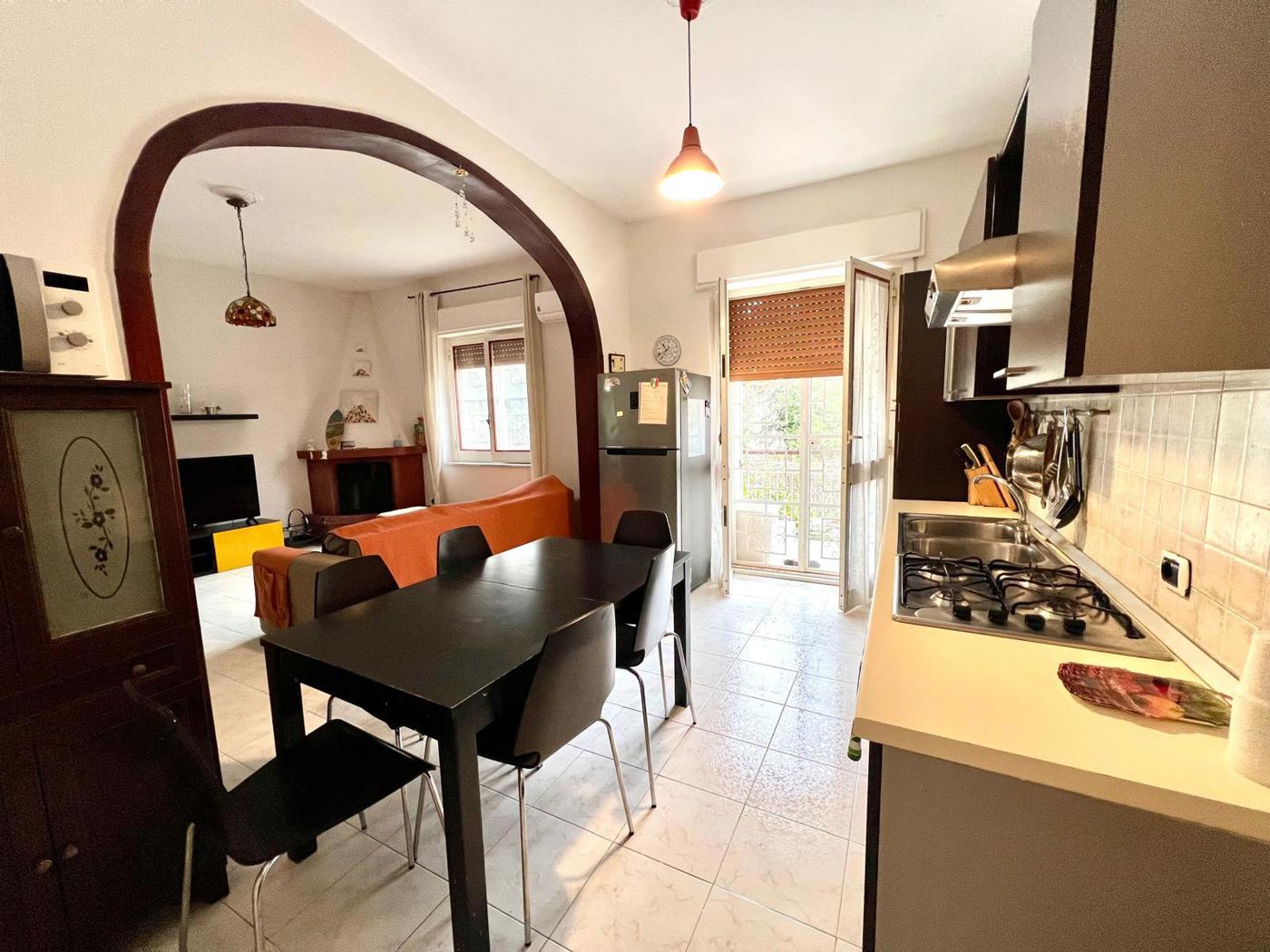 Quadrilocale arredato in affitto a Pozzuoli