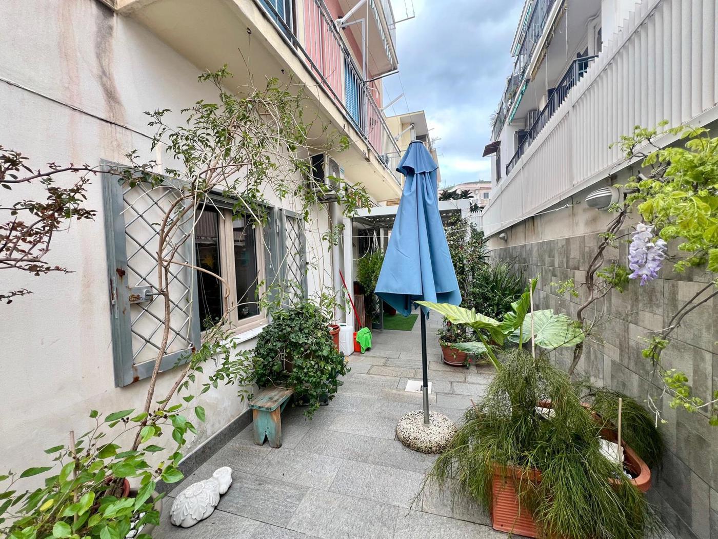 Trilocale con giardino a Pozzuoli