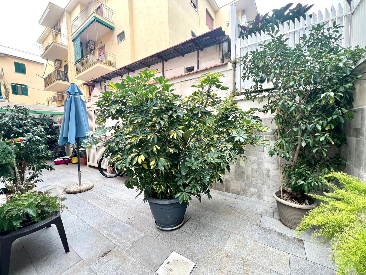 Trilocale con giardino a Pozzuoli