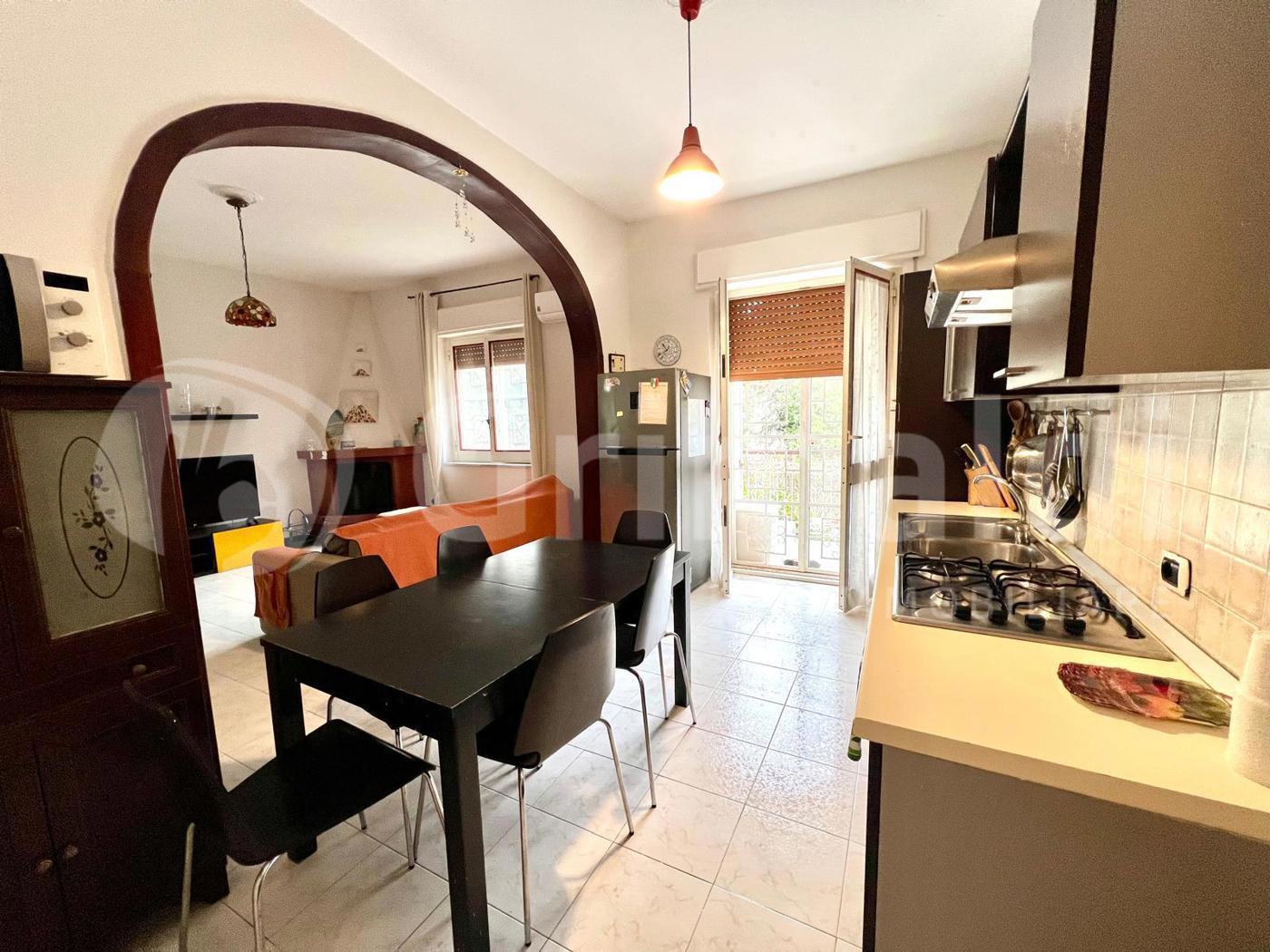 Quadrilocale arredato in affitto a Pozzuoli