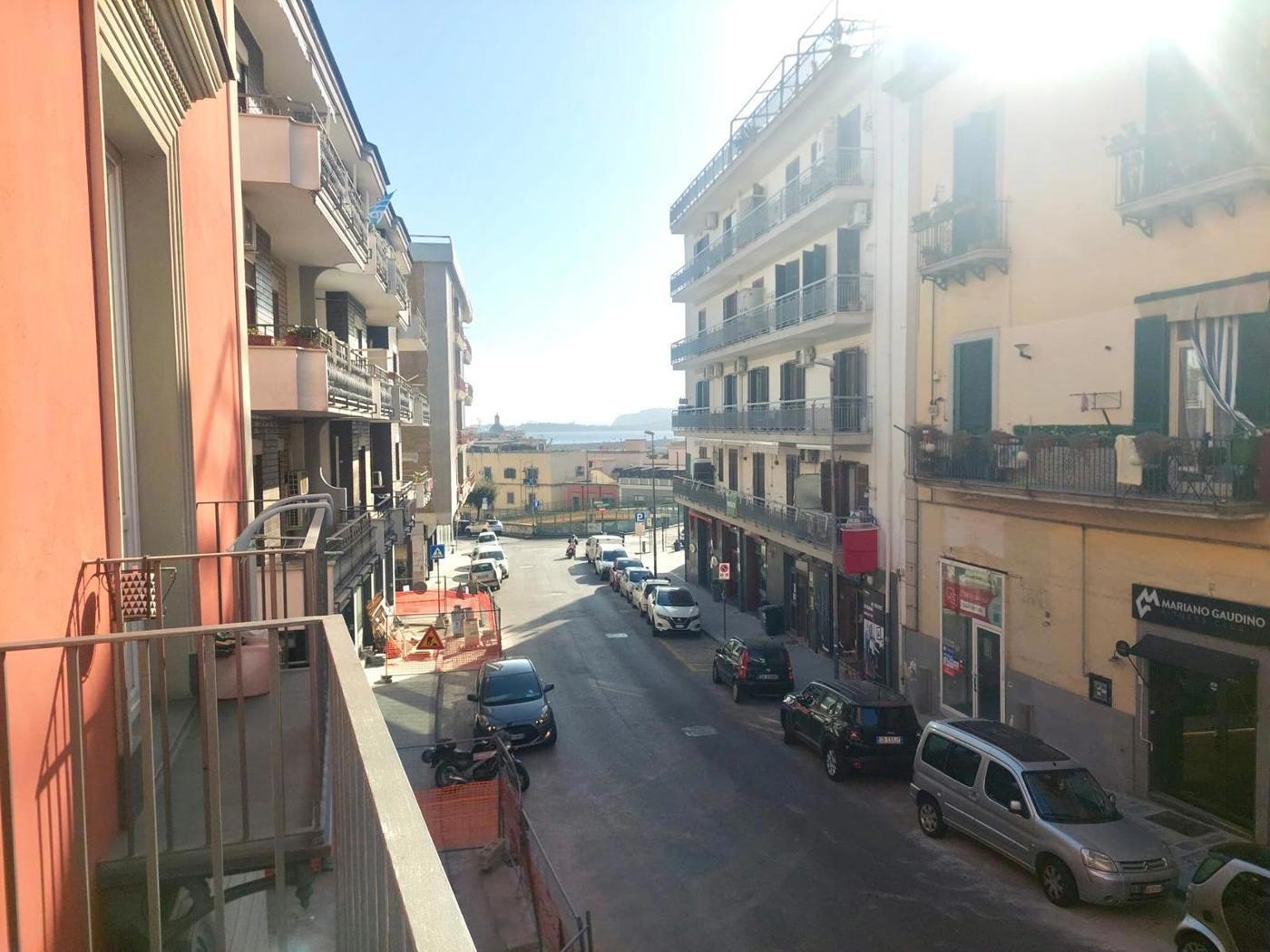 Bilocale arredato in affitto a Pozzuoli