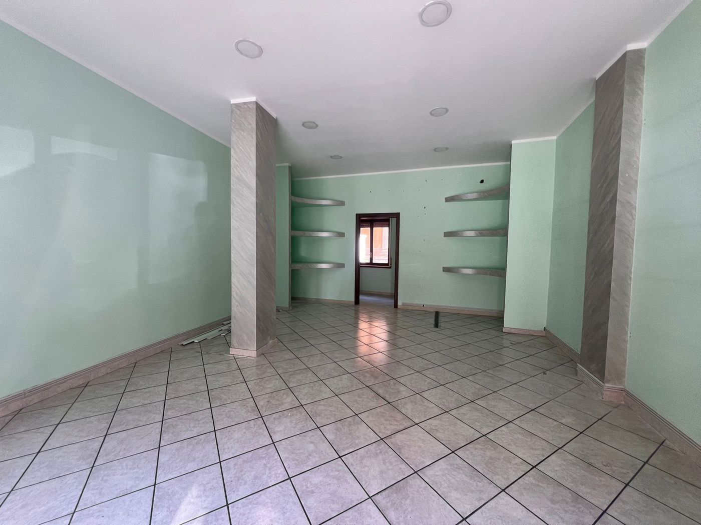 Negozio nuovo a Napoli