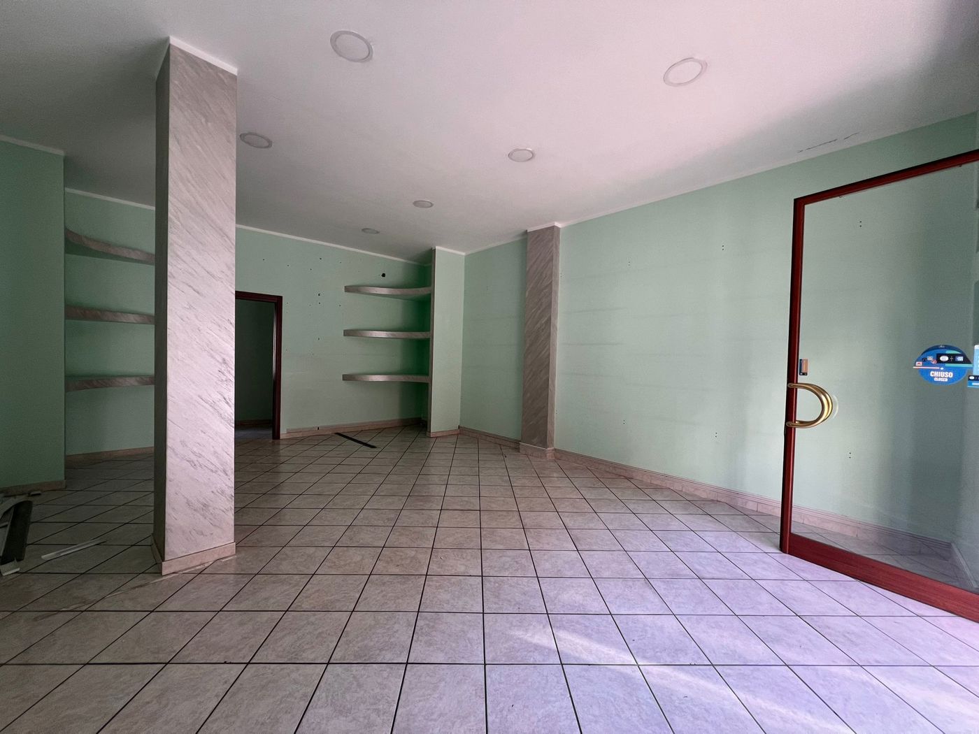 Negozio nuovo a Napoli