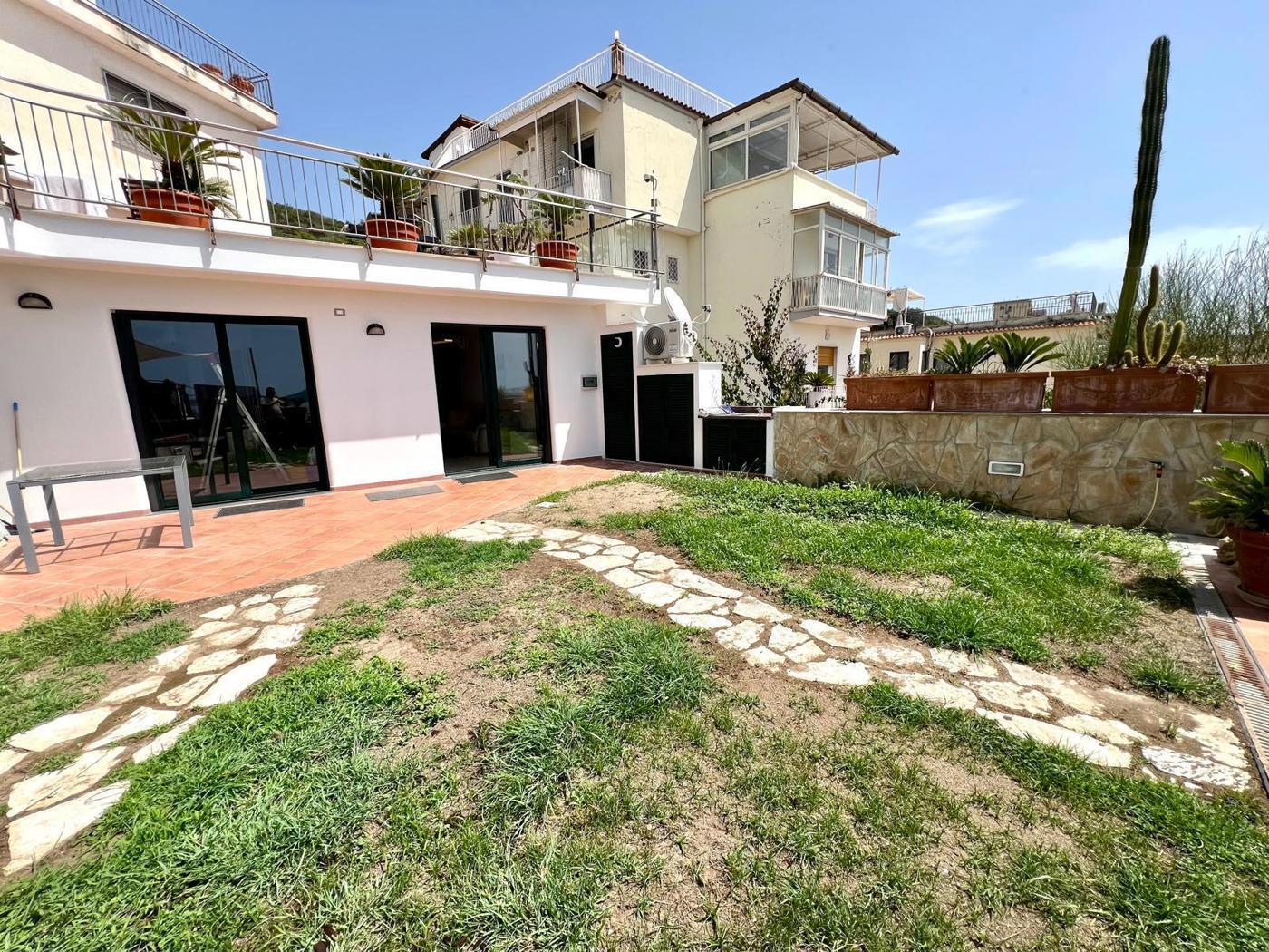Bilocale ristrutturato a Pozzuoli