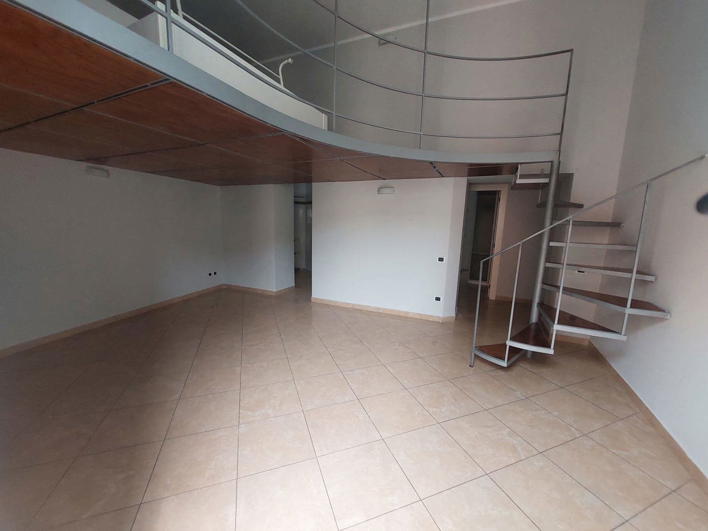 Trilocale arredato in affitto a Pozzuoli