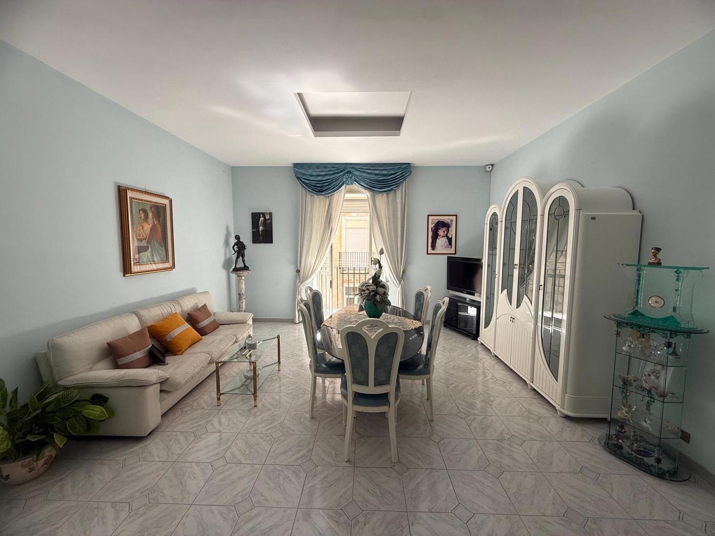 Quadrilocale da ristrutturare a Napoli