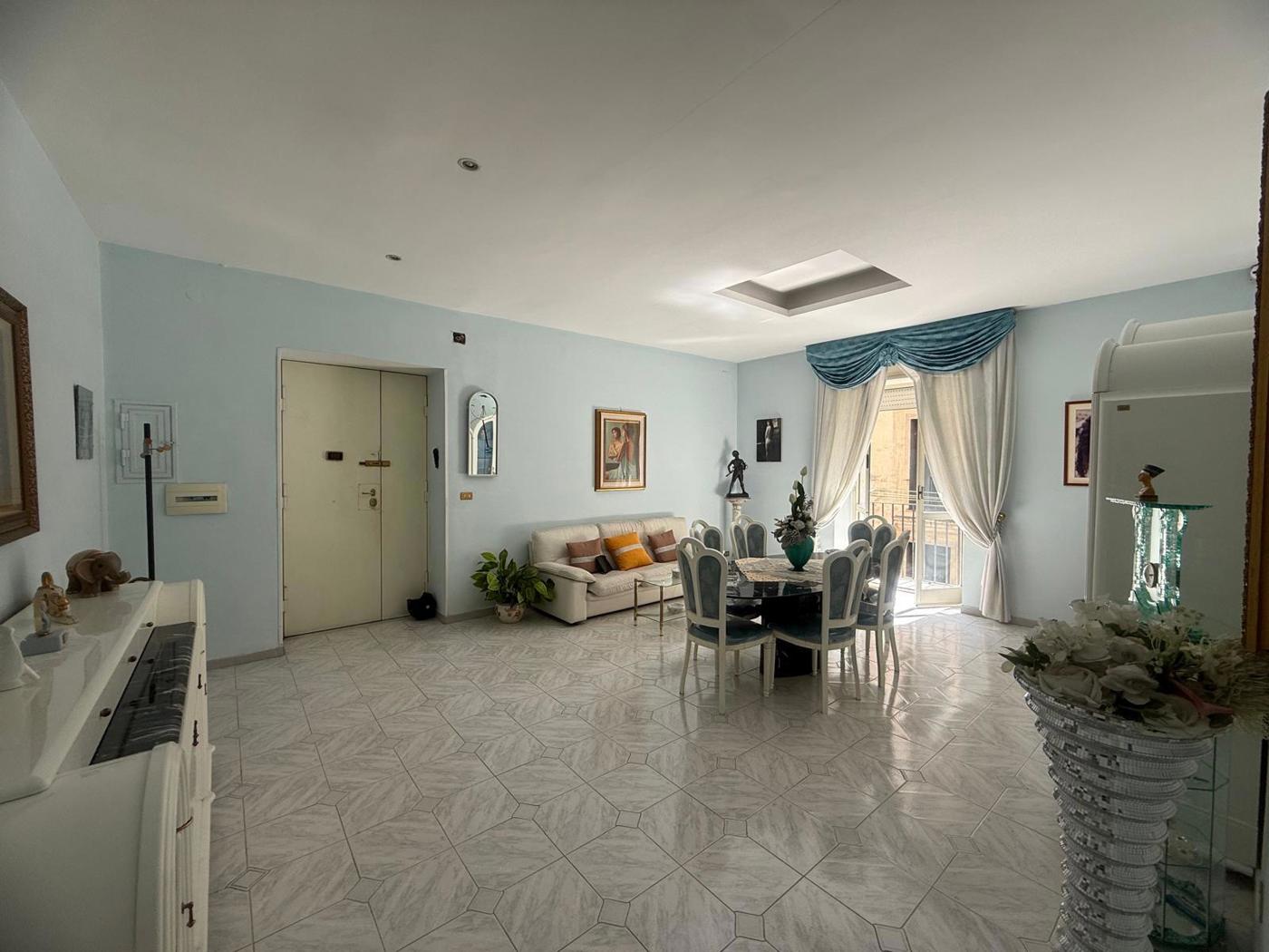 Quadrilocale da ristrutturare a Napoli