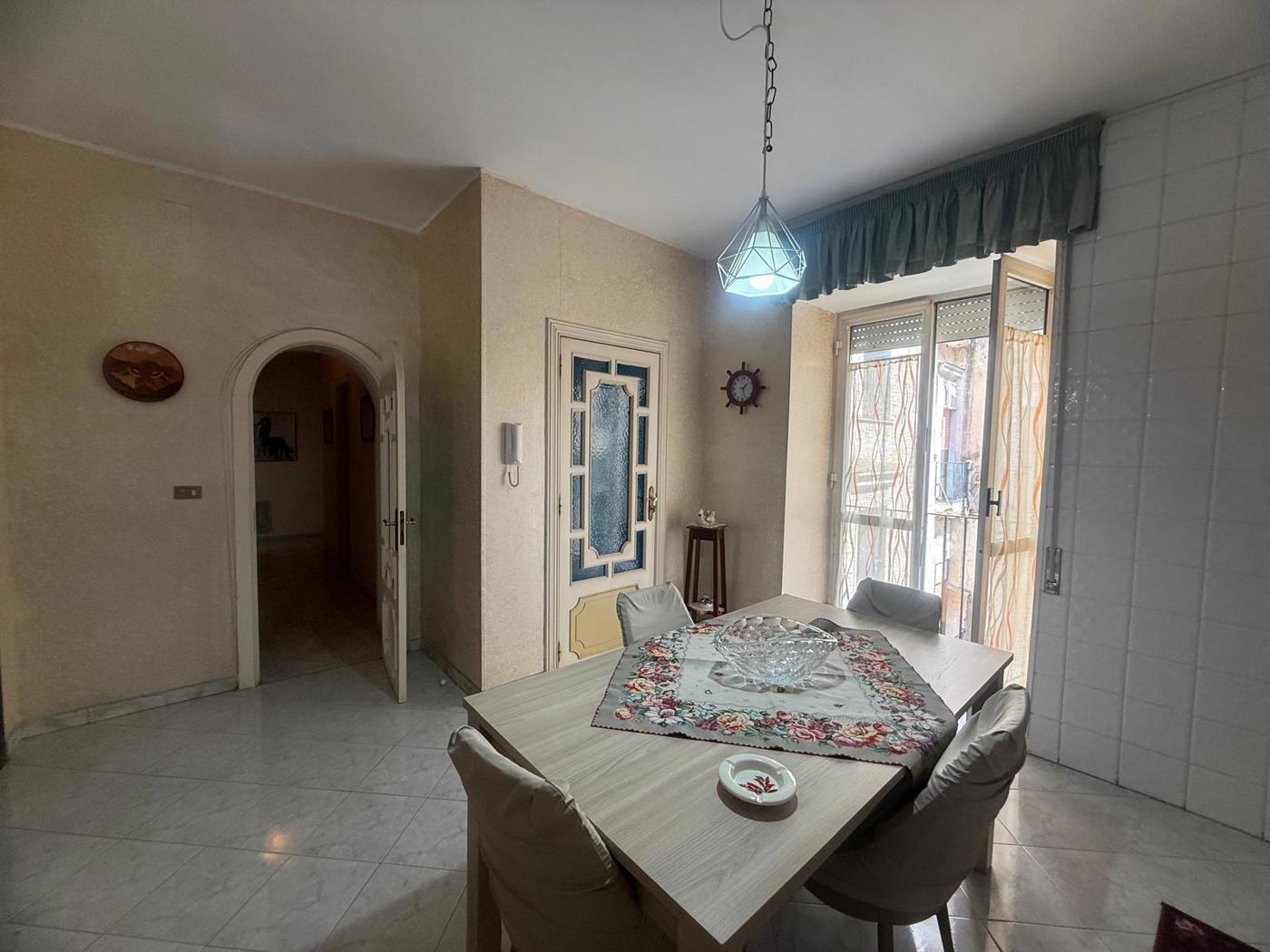 Quadrilocale da ristrutturare a Napoli