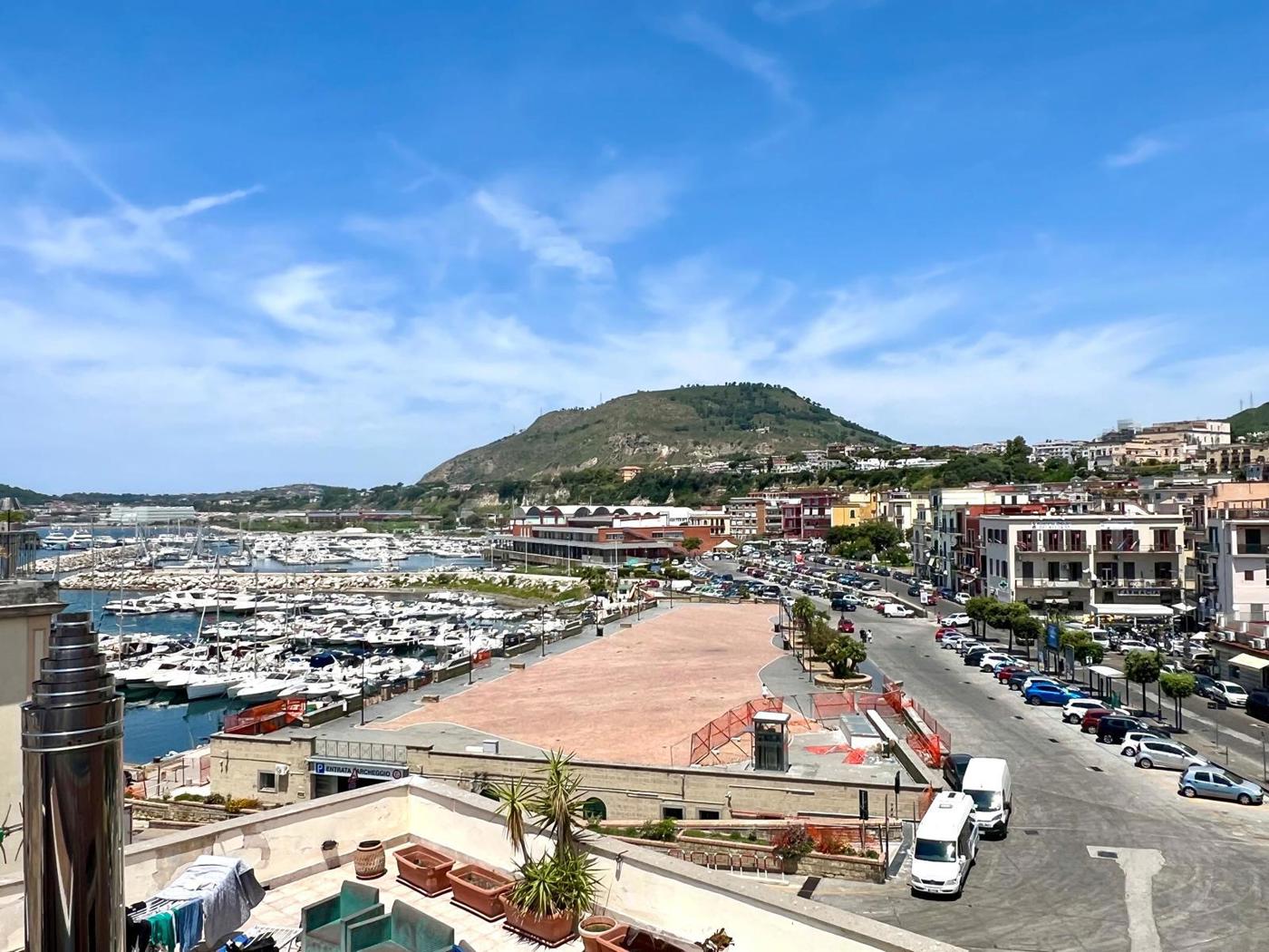Quadrilocale in vendita a Pozzuoli