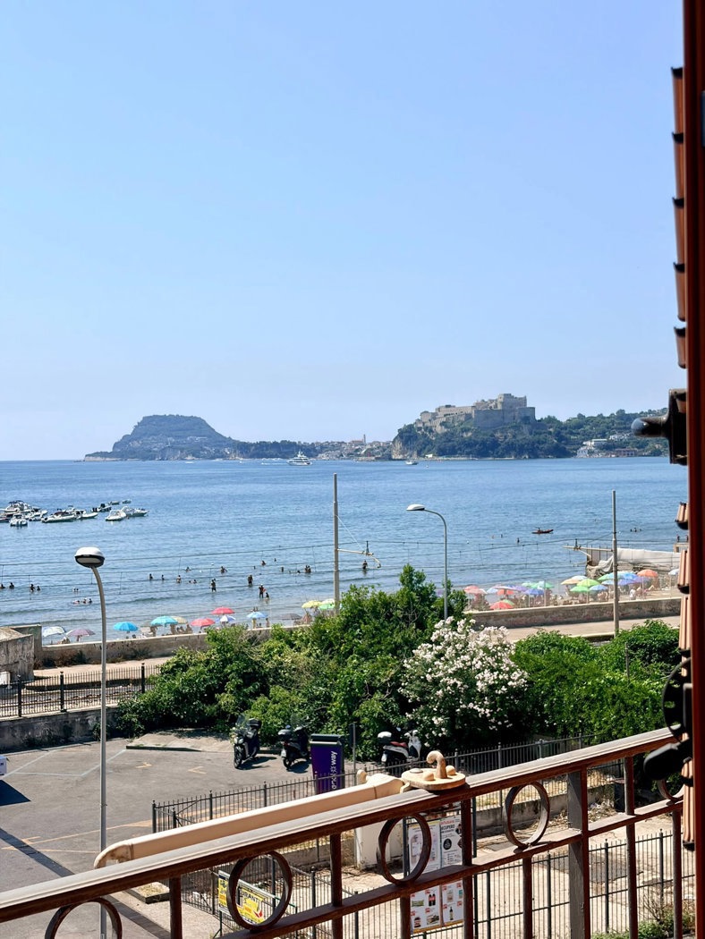 Quadrilocale in affitto a Pozzuoli