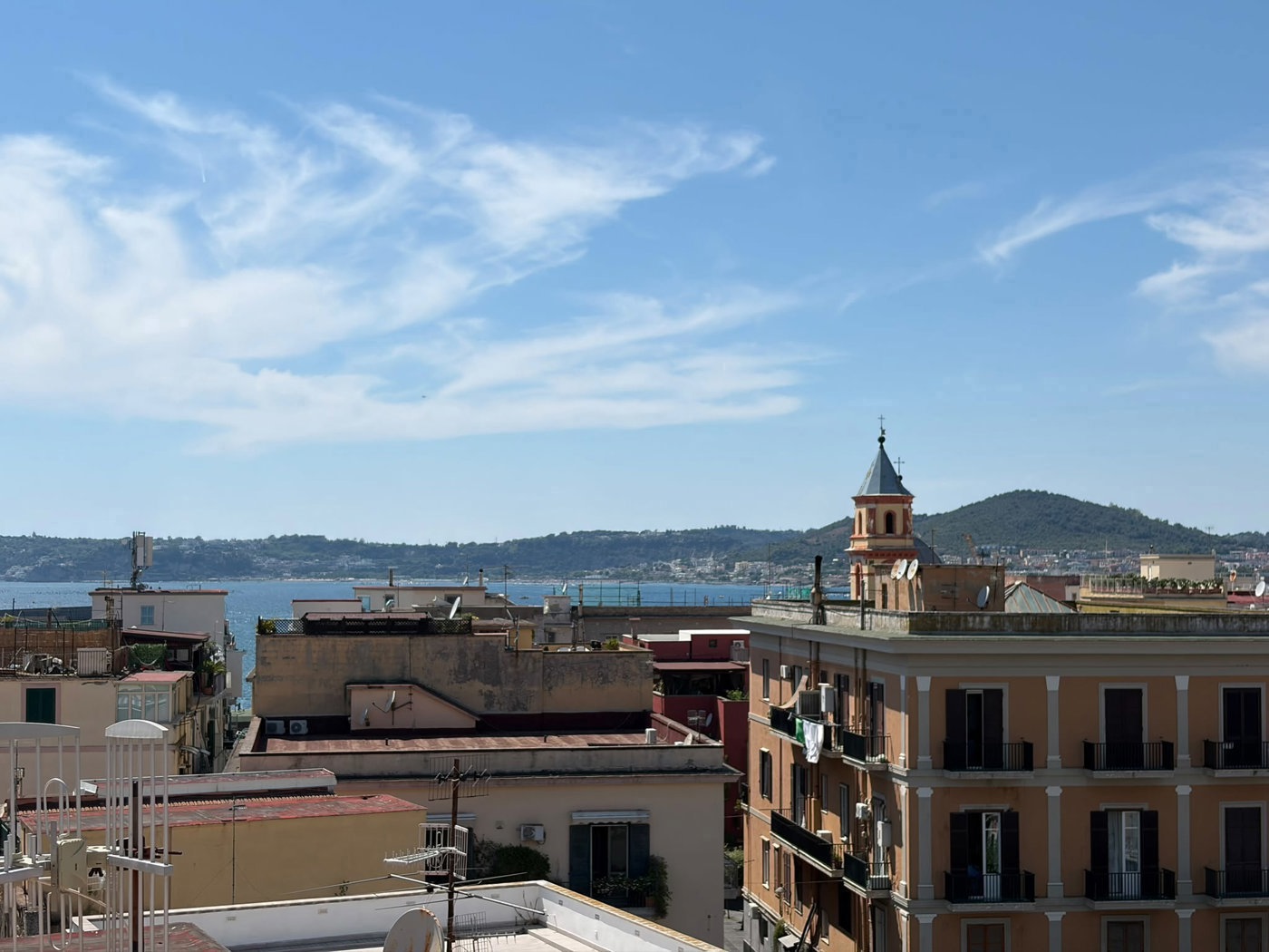 Quadrilocale arredato in affitto a Pozzuoli
