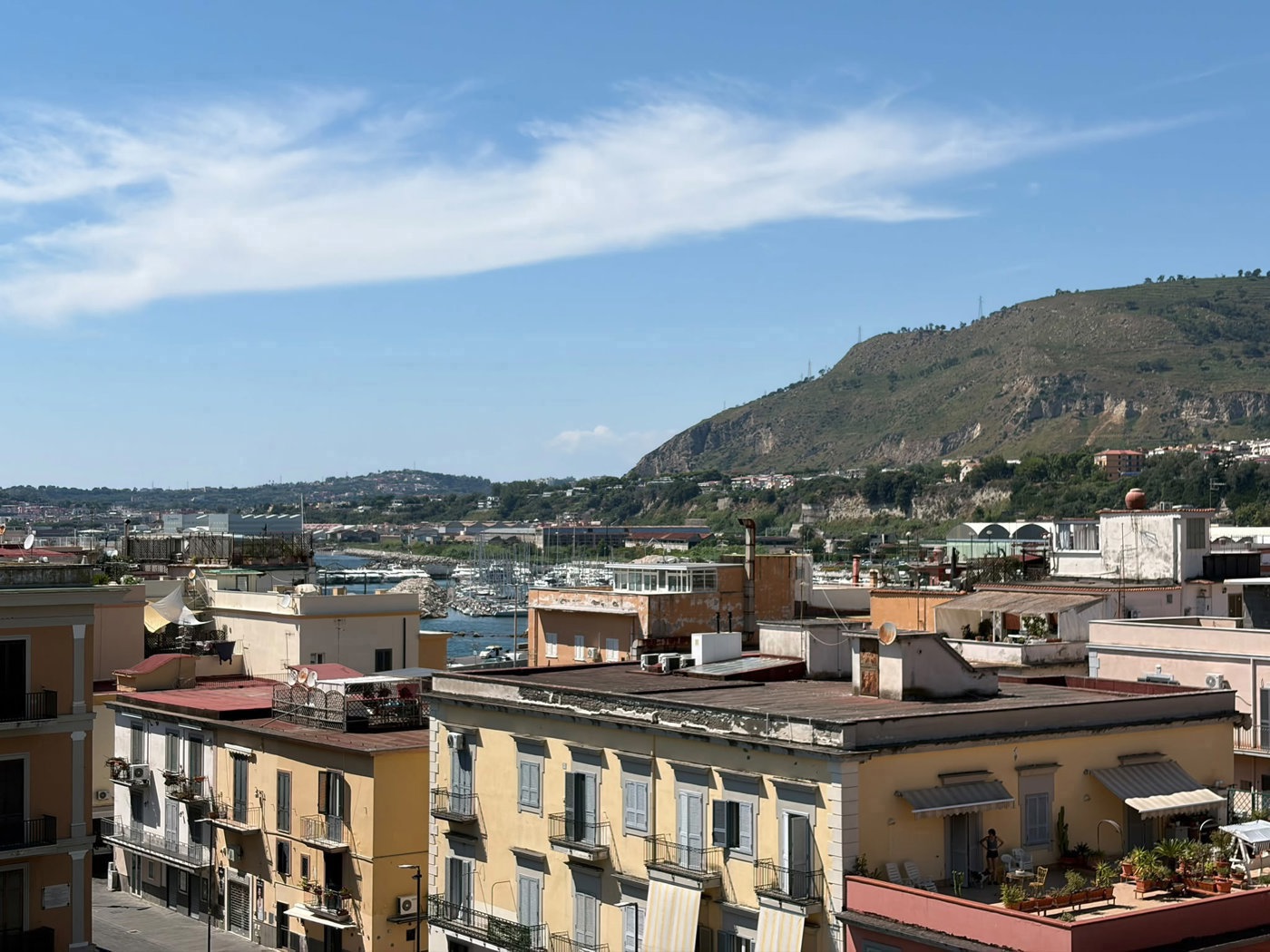 Quadrilocale arredato in affitto a Pozzuoli