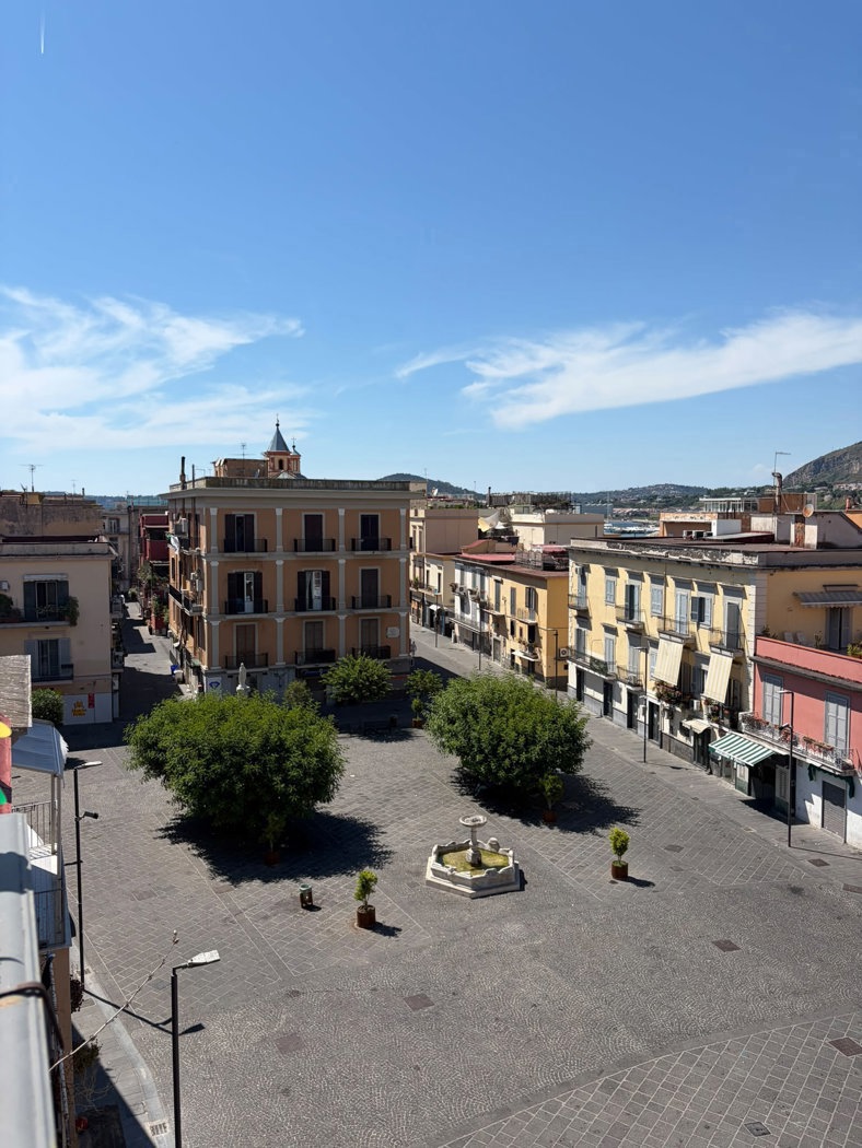 Quadrilocale arredato in affitto a Pozzuoli