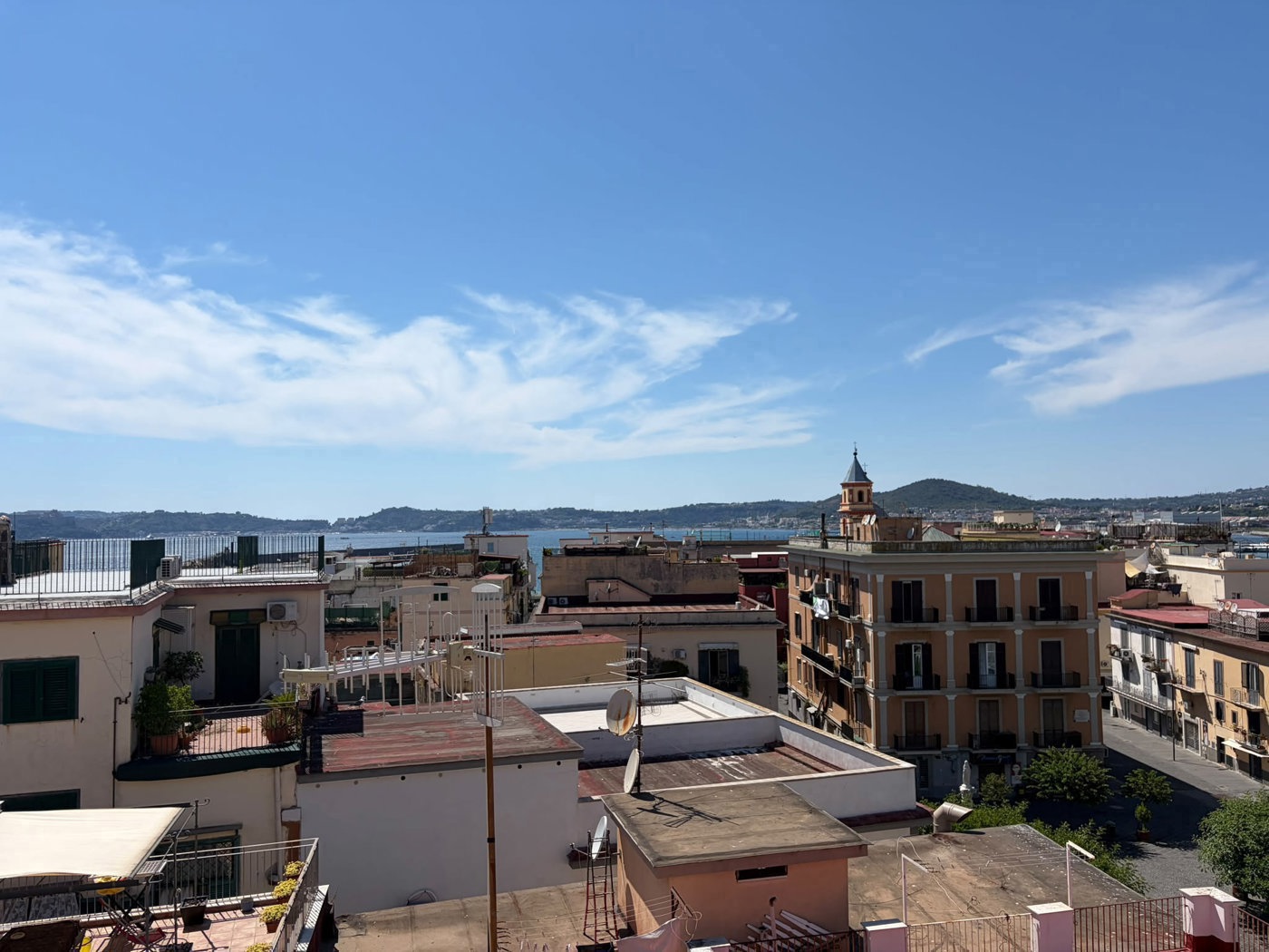 Quadrilocale arredato in affitto a Pozzuoli