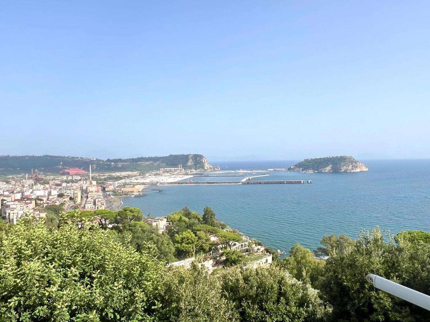 Quadrilocale arredato in affitto a Pozzuoli