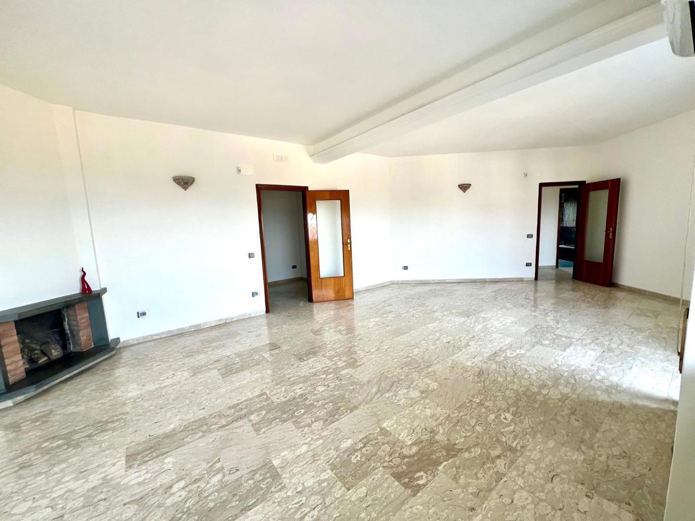 Quadrilocale in affitto a Pozzuoli