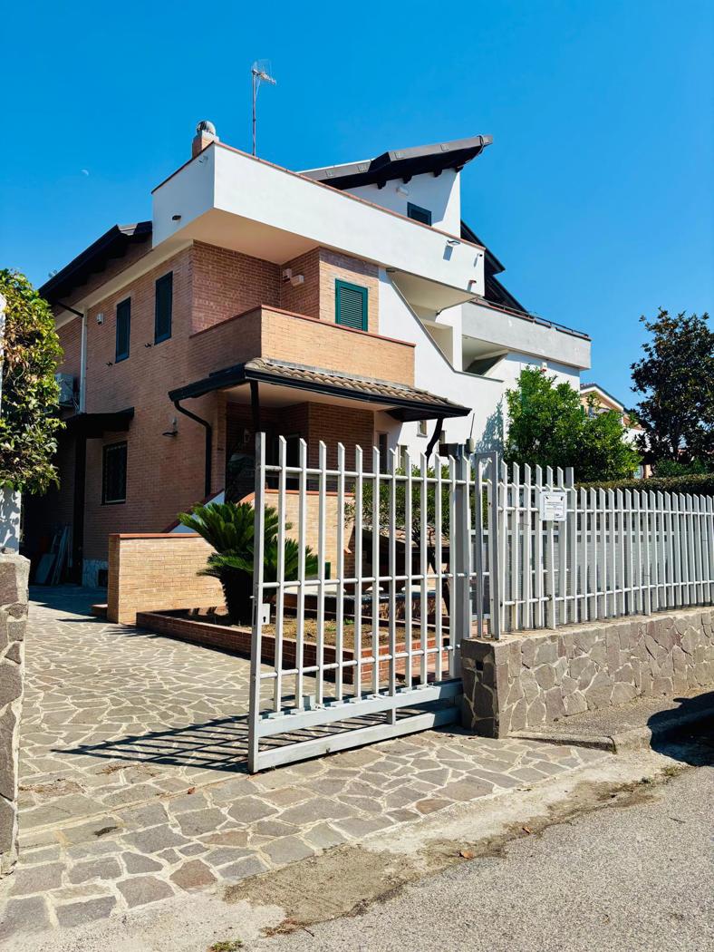 Villa arredata in affitto a Giugliano in Campania