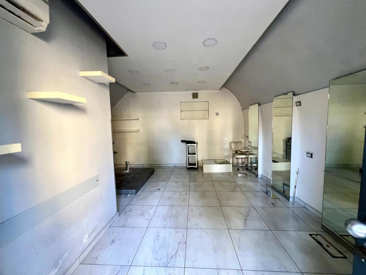 Negozio in vendita a Napoli