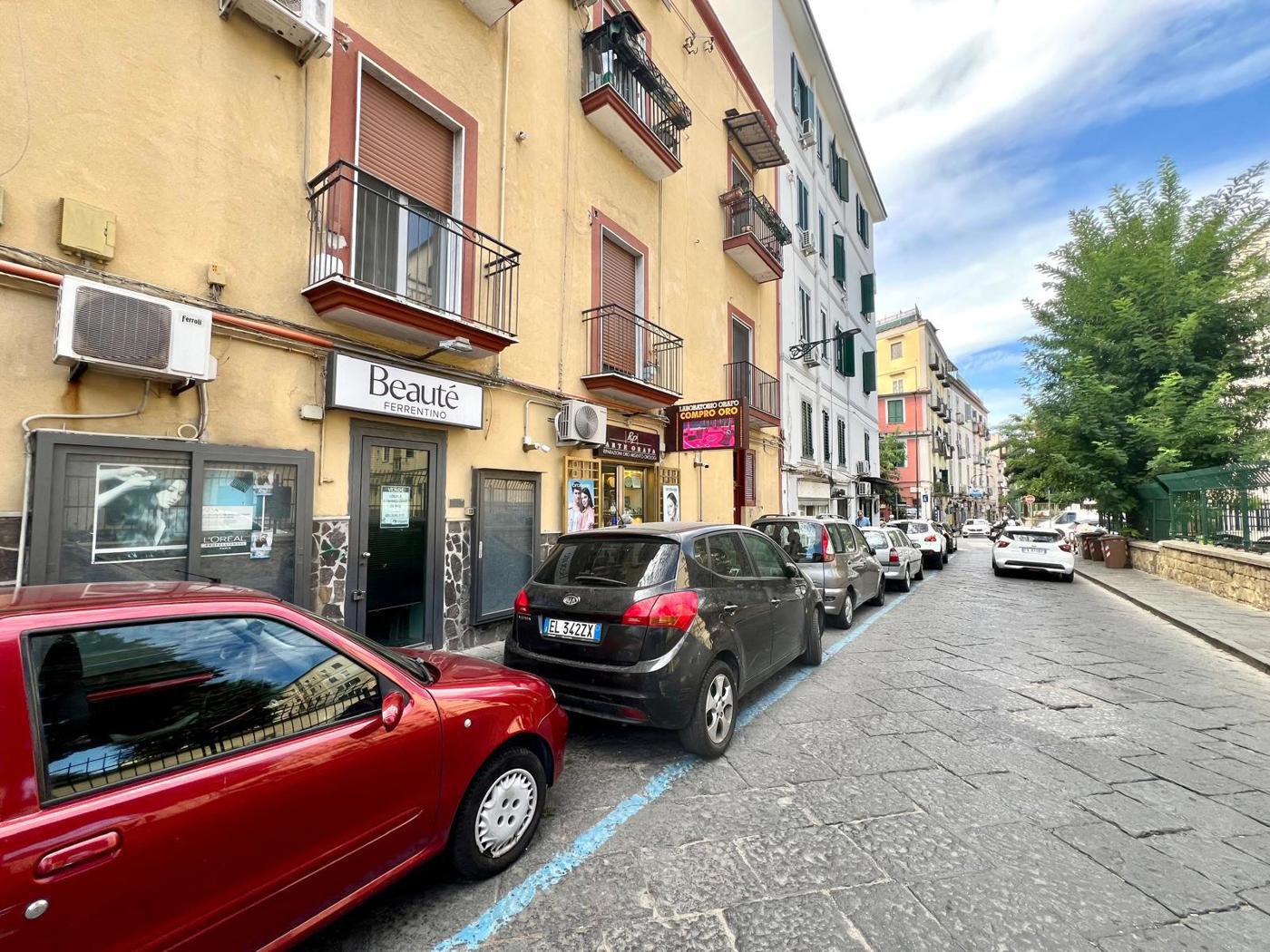 Negozio in vendita a Napoli