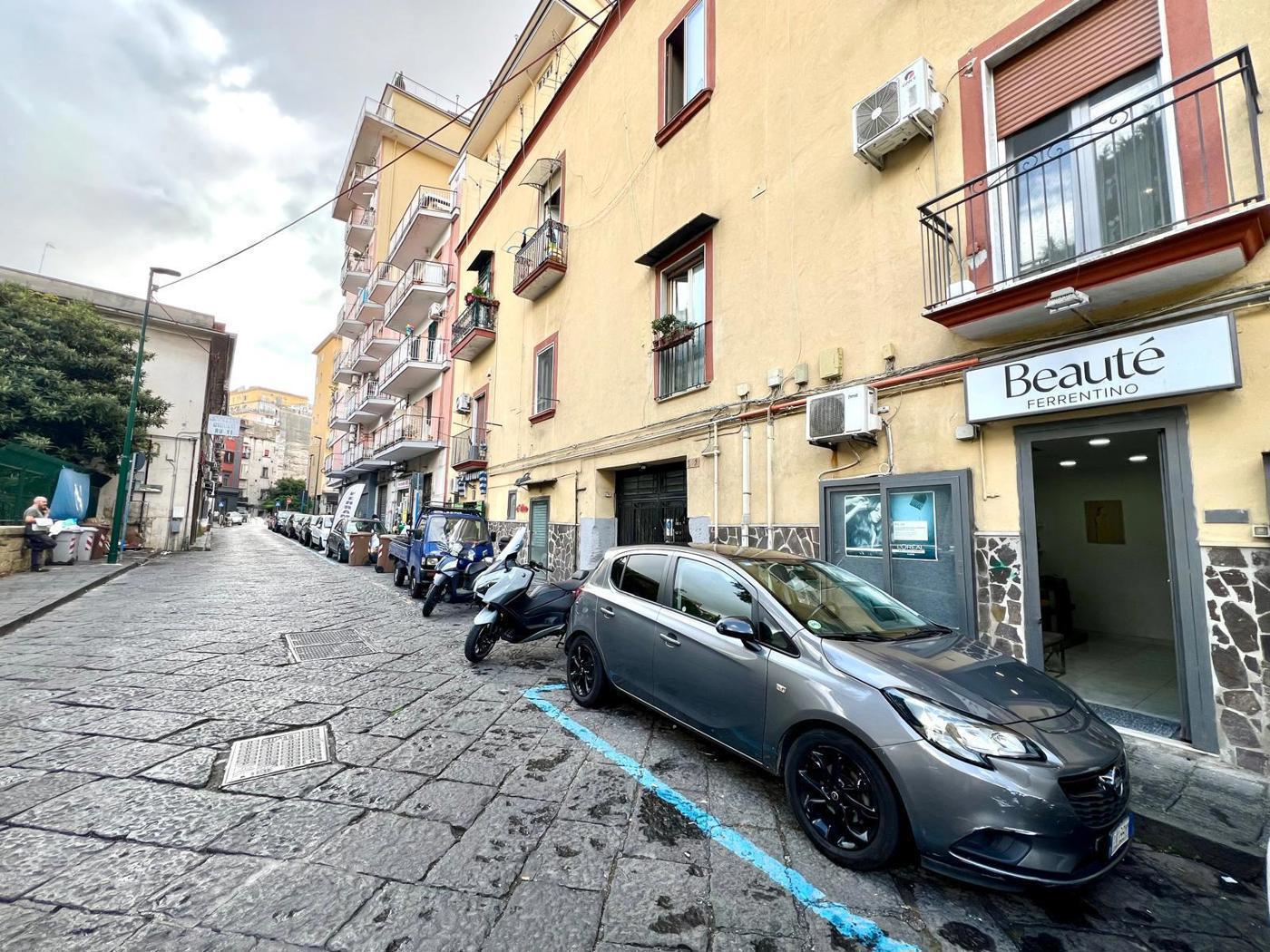 Negozio in vendita a Napoli