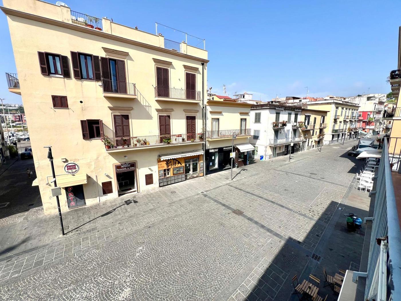Trilocale in affitto a Pozzuoli