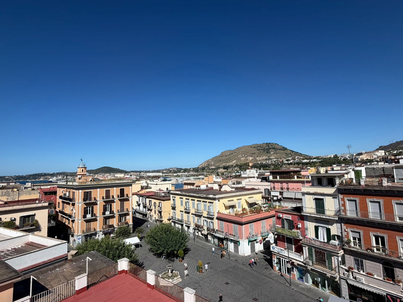 Quadrilocale arredato in affitto a Pozzuoli