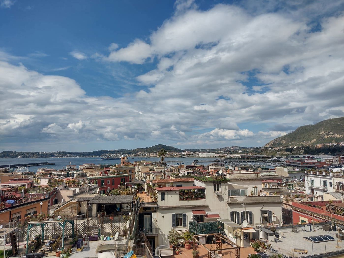 Trilocale in affitto a Pozzuoli