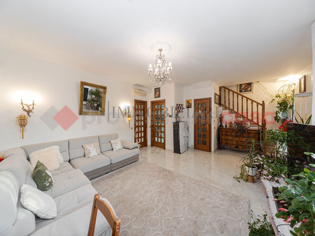 Villa con giardino a Muggi