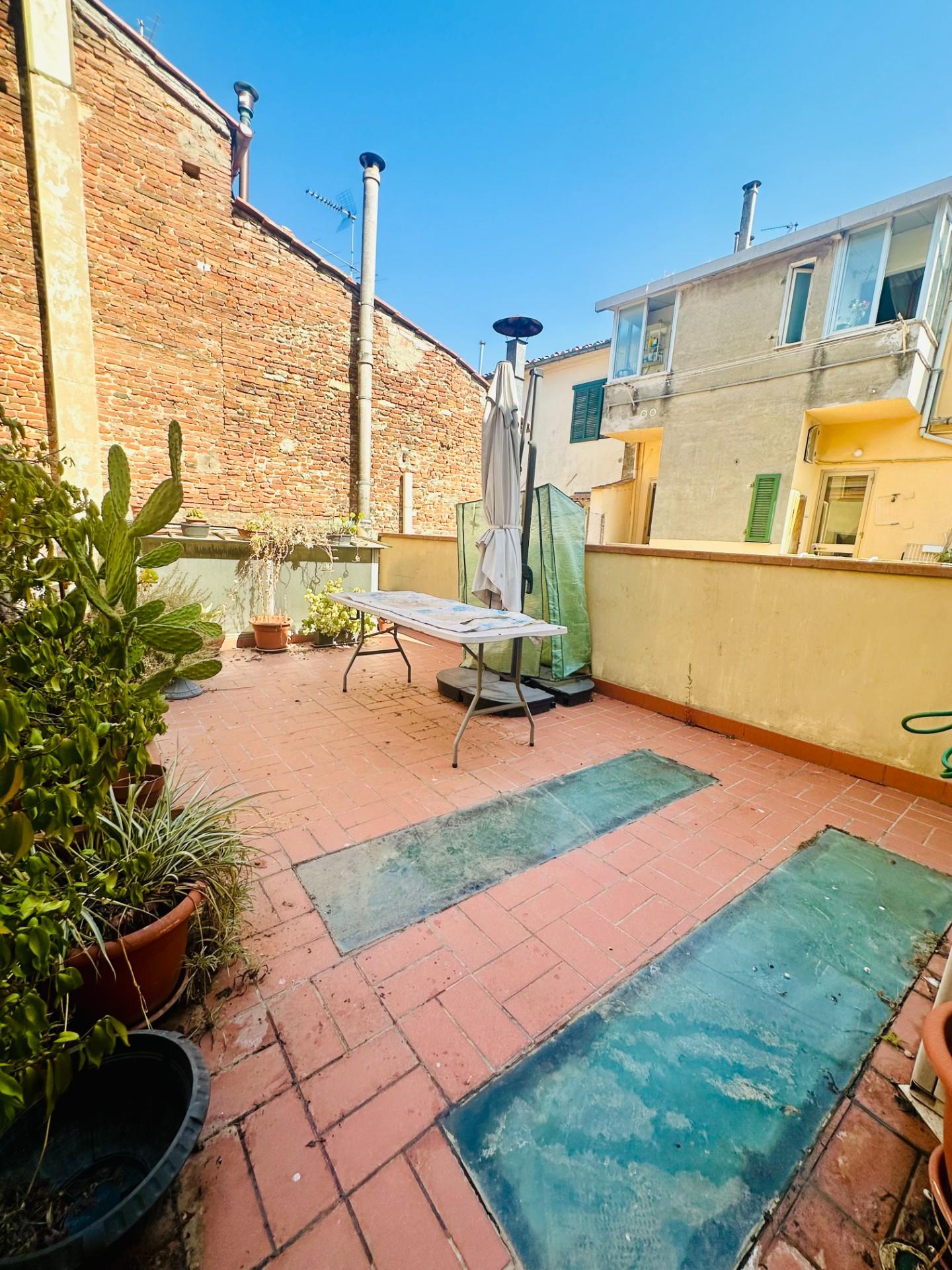 Trilocale con terrazzo a Cascina