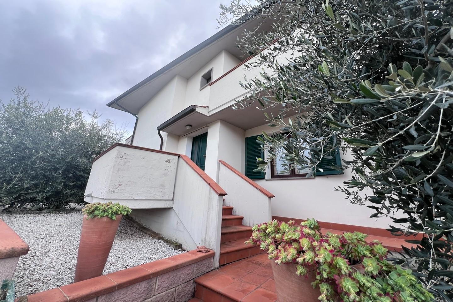 Villa con giardino a Montaione
