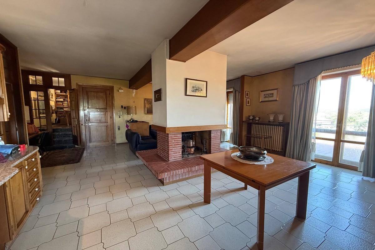 Attico con terrazzo a Certaldo