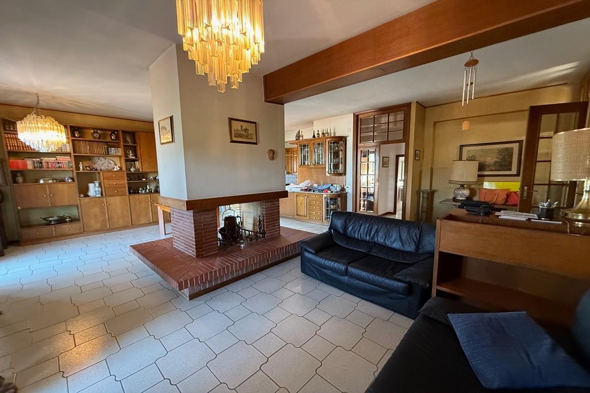 Attico con terrazzo a Certaldo