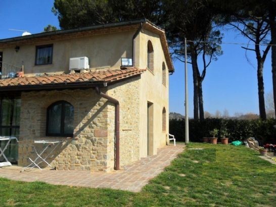 Casa indipendente con giardino a Certaldo