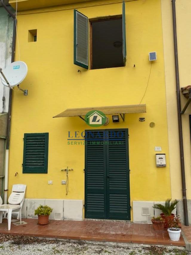 Casa indipendente con giardino, Massa e Cozzile traversagna